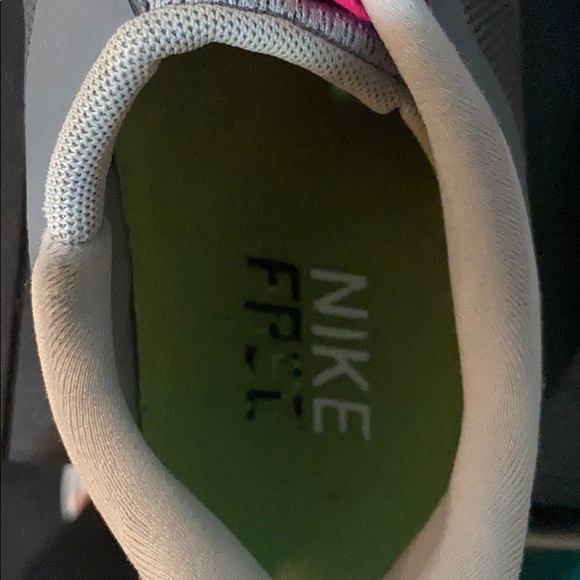 Nike free tennis shoes - Picture 3 of 5